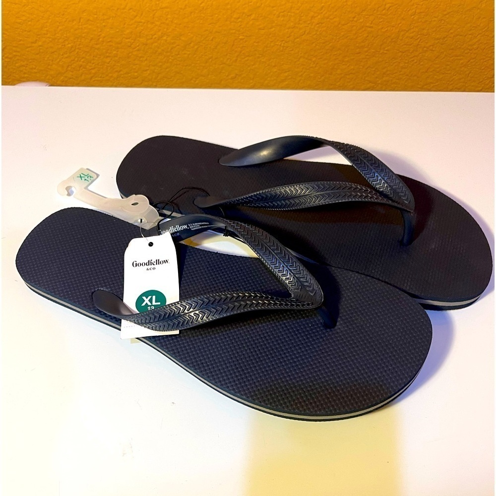 GOODFELLOW & Co Men's XL Flip Flops Versatile Quick Dry for Summer Fun! Men’s 13
